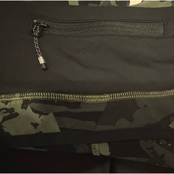 Lululemon Run Times Short (4-way Stretch)
Pop Cut Fatigue Green Black / Black - Picture 13 of 13